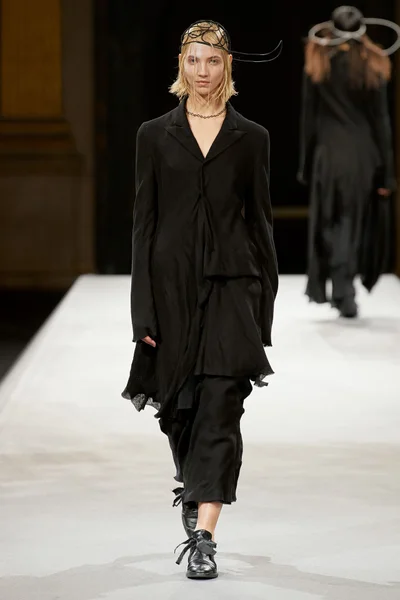 Look 19